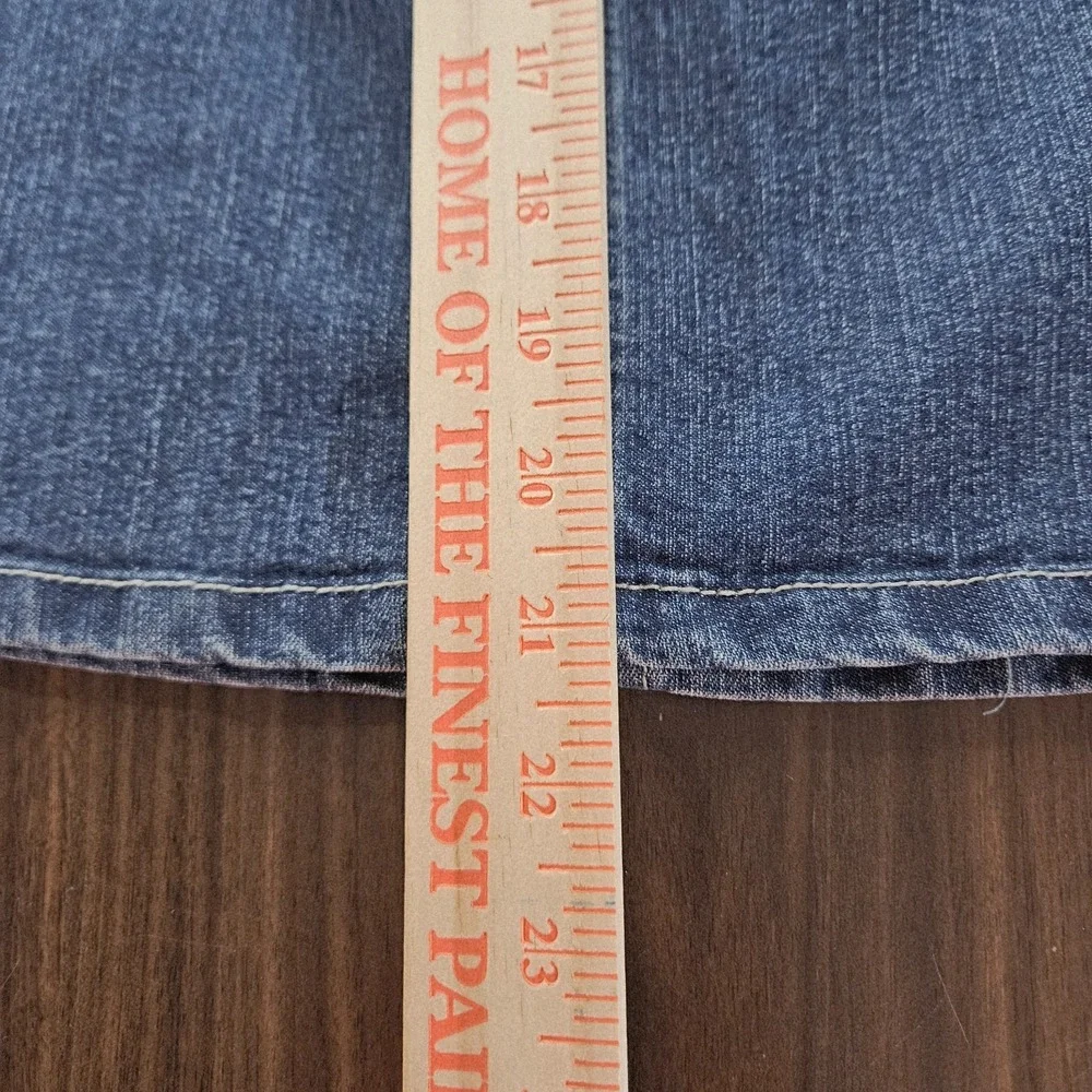 Dressbarn Women's Blue Denim A-Line Knee Length Skirt Size 4 Flap Back‎ Pocket